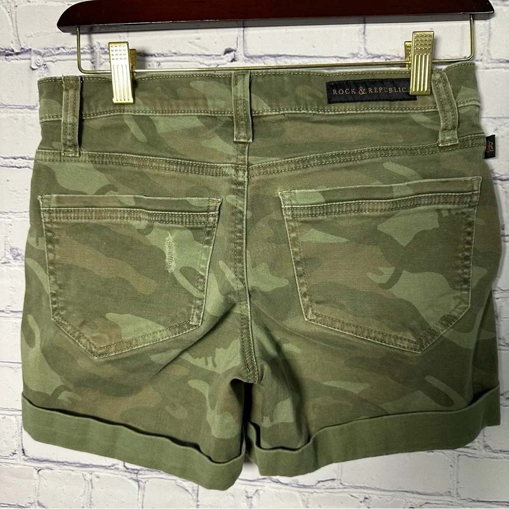 Rock & Republic Women's Green Camouflage Cargo Shorts - Picture 2 of 3